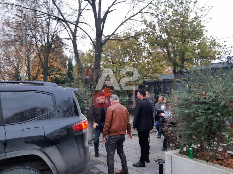 Mbyllet lokali ku do bënte takim Albin Kurti, kishte mbështetës