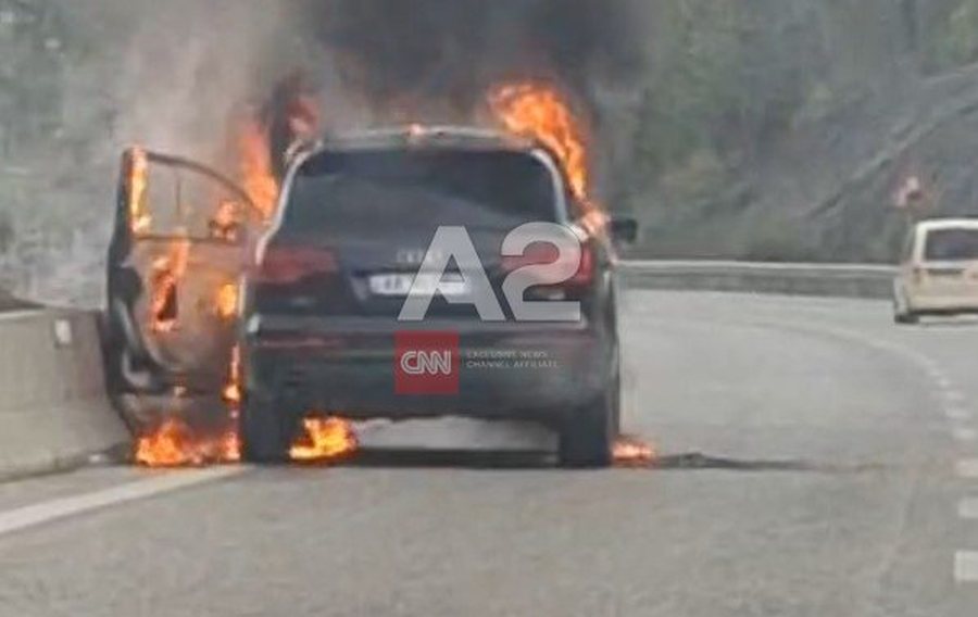 Digjet një makinë Audi Q7 në hyrje të tunelit
