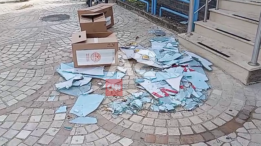 Stuhia godet Sarand&euml;n, makina t&euml; d&euml;mtuara dhe nd&euml;rprerje