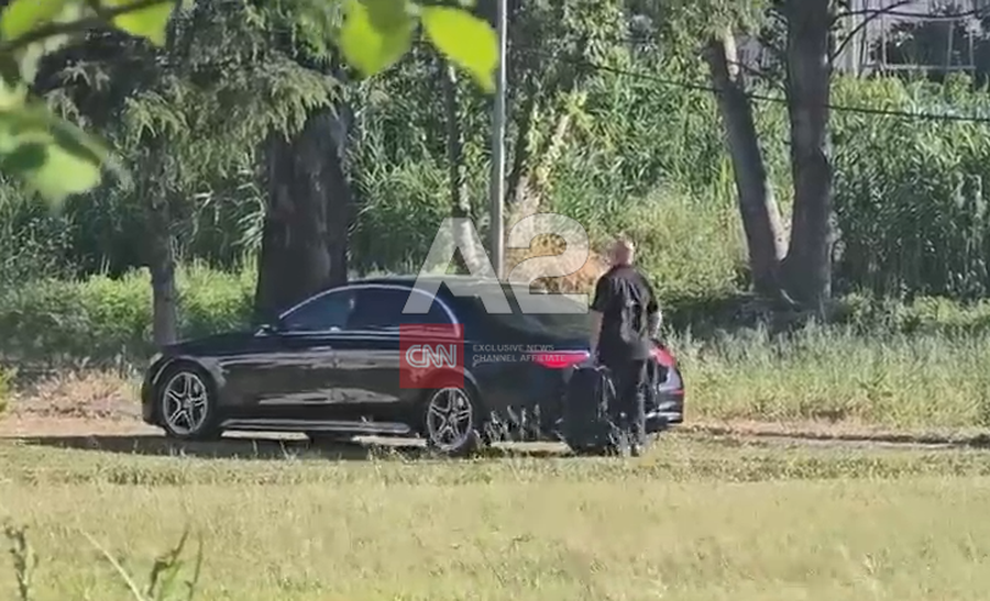 Rama mb&euml;rrin me helikopter n&euml; Vlor&euml;, takim me banor&euml;t e