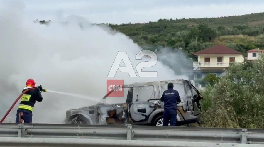 Makina përfshihet nga flakët dhe shkrumbohet totalisht, shoferi dhe