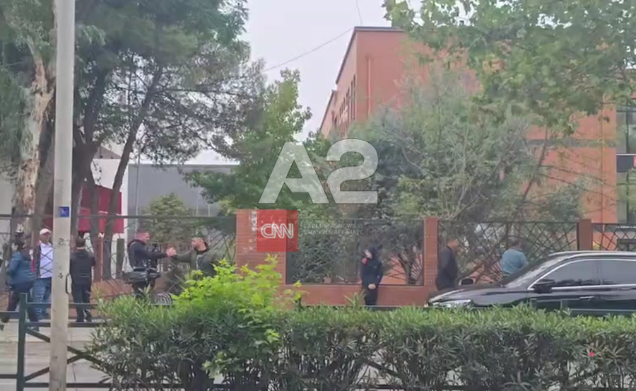 Sherri me thika në gjimnazin e Kamzës, një nga