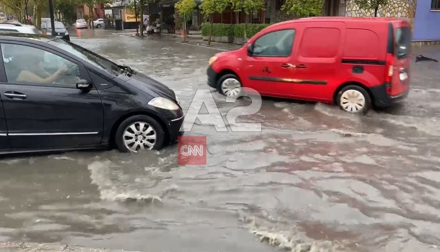 Stuhia zhyt Durrësin nën ujë