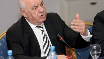 Ish-presidenti Alfred Moisiu në spital