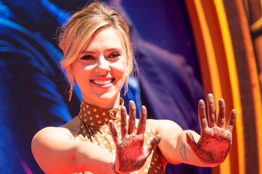 Scarlett Johansson thyen rekordin, aktorja më e paguar në