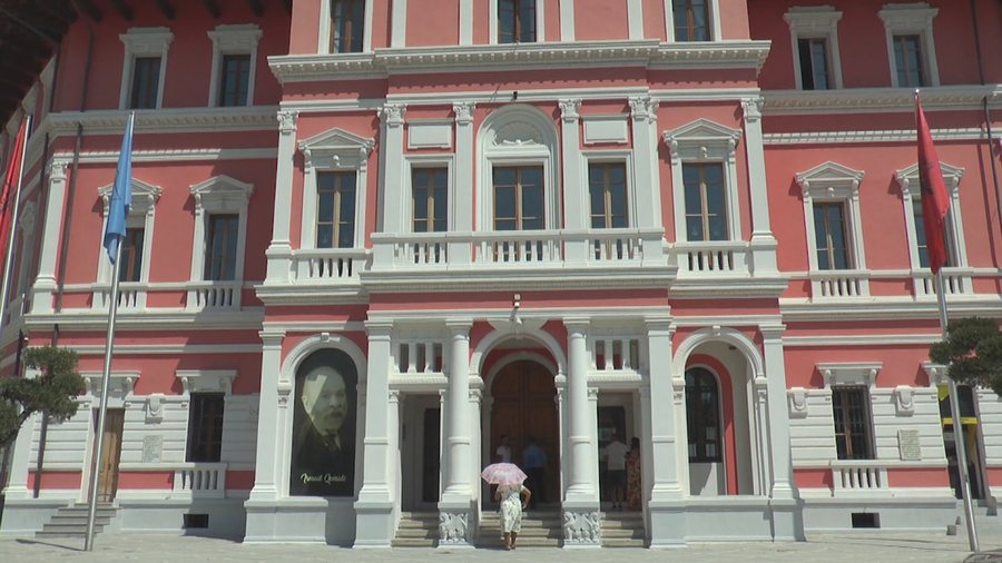Valë dorëheqjesh në Bashkinë e Vlorës pas ultimatumit