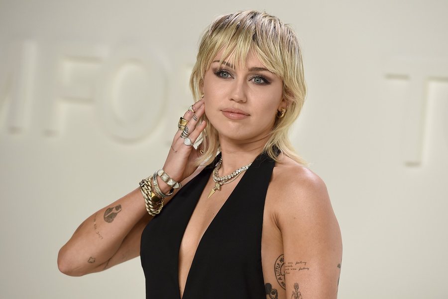 Miley Cyrus në terapi intensive për shkak të infeksionit në