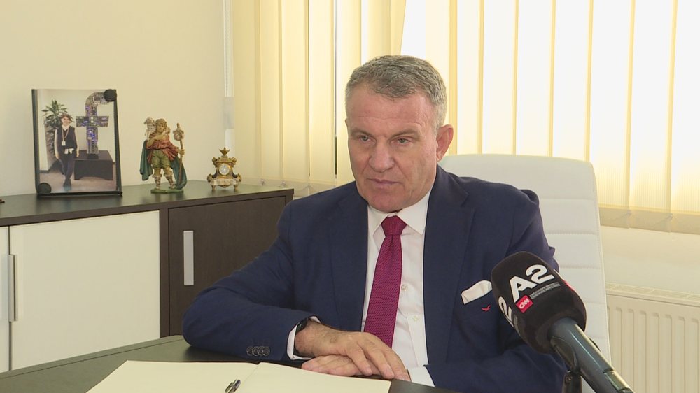 Ardhja e afganëve, Malaj: I shërben pozitivisht ekonomisë, e