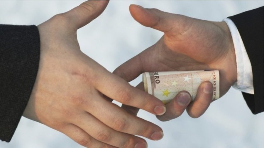 "Dekriminalizim dhënies, por jo marrjes së ryshfetit për