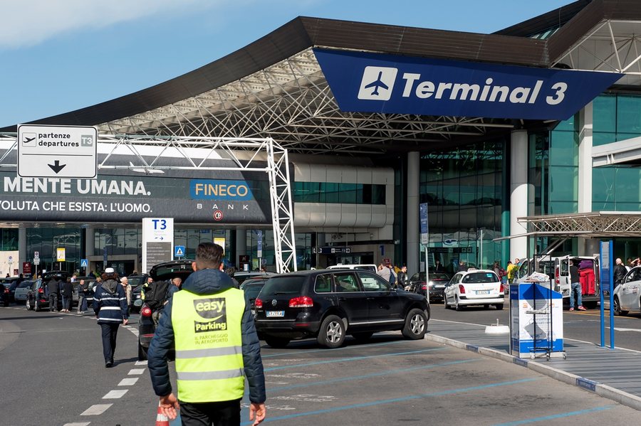 Zjarr në aeroportin e Fiumicino-s, tym në çatinë e