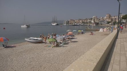 Moti i keq, Kapiteneria e Sarandës ndalon lundrimin e anijeve turistike dhe të peshkimit 