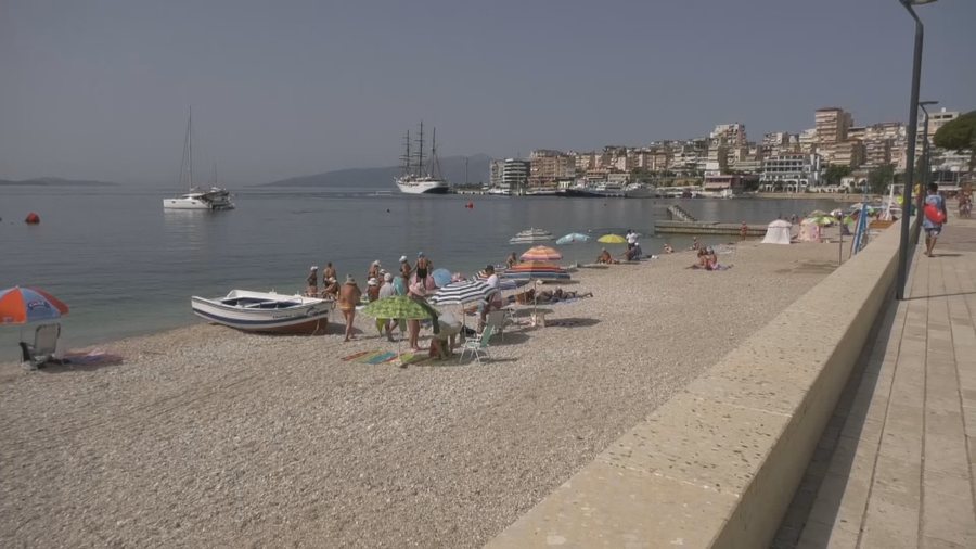 Moti i keq, Kapiteneria e Sarand&euml;s ndalon lundrimin e anijeve turistike dhe
