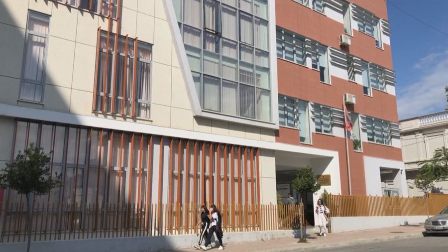 Kreu marrëdhënie seksuale me vajzën e mitur të