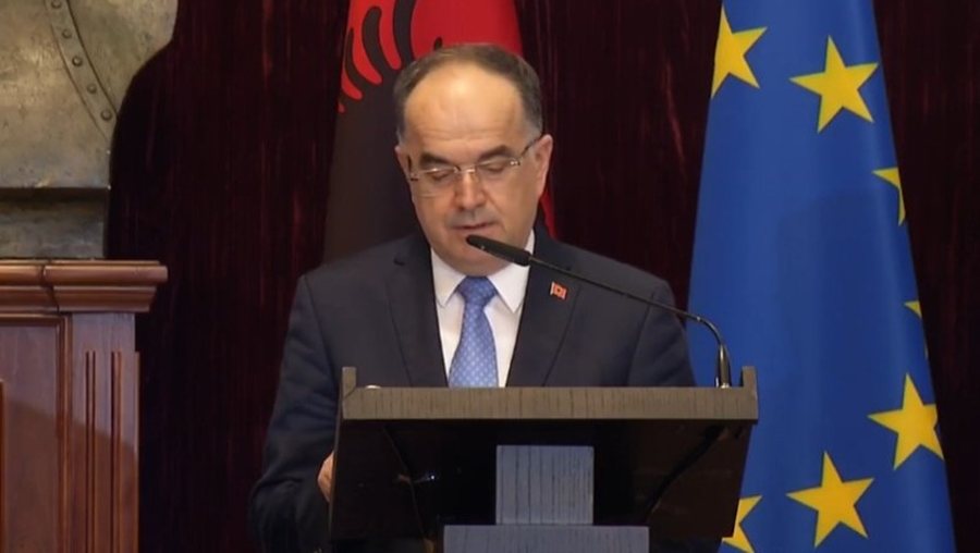 Presidenti Begaj reagon për vrasjen në gjykatë: Akt makabër