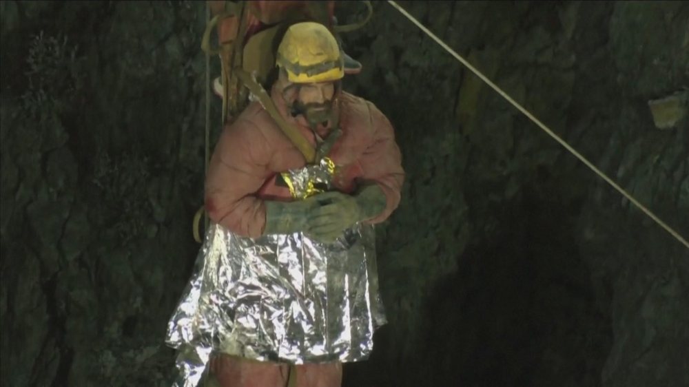 9 ditë nëntokë, eksploruesi amerikan nxirret nga shpella e