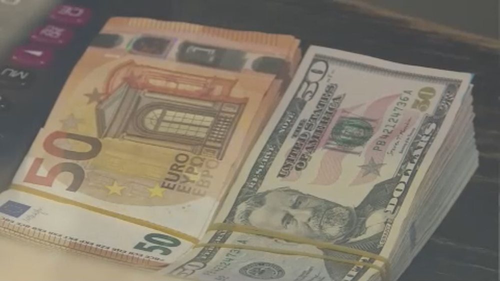 Sasia e euros në treg nuk justifikon shkallën e forcimit të lekut