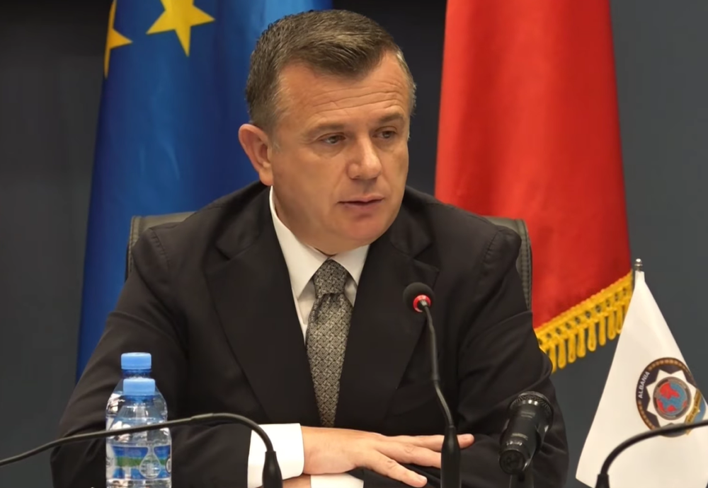 E shkuara pas krahëve? Balla thërret ish-drejtuesit e policisë