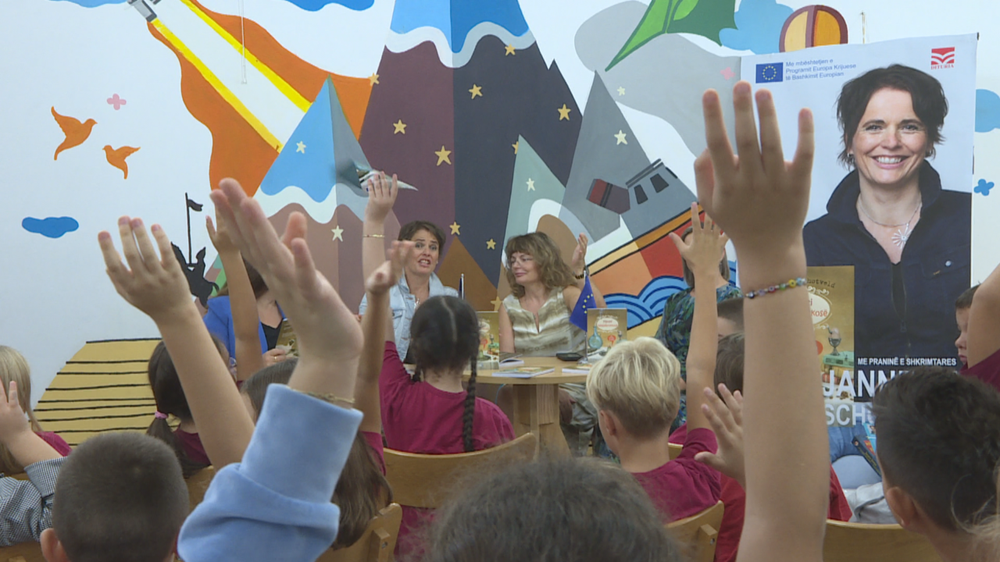 Mes fëmijëve që lexojnë, shkrimtarja holandeze takon