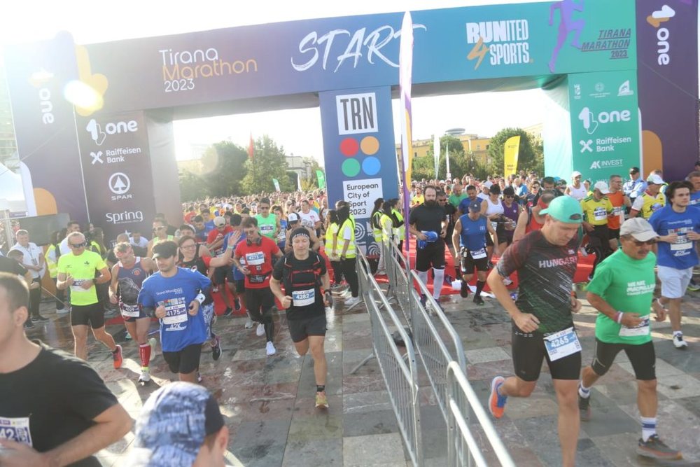 4 mijë garues në Tiranë, maratona përmes fotove