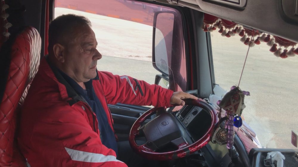 Një kamion mbi 2 orë në doganë, sa të