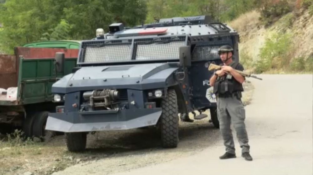 “Vuçiç po i hedh më shumë benzinë