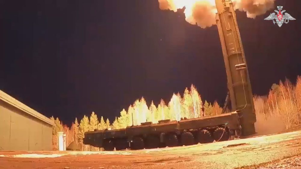 Sllovakia i ndërpret ndihmat Ukrainës, Rusia simulon një sulm