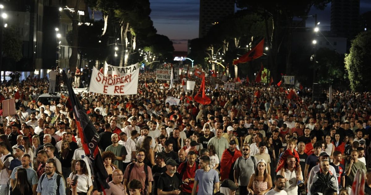 sot-protesta-e-17-te-kunder-kastes-se-korruptuar-politik-jep-doreheqjen-rama-ne-burg-berisha-ne-burg-ju-erdhi-fundi