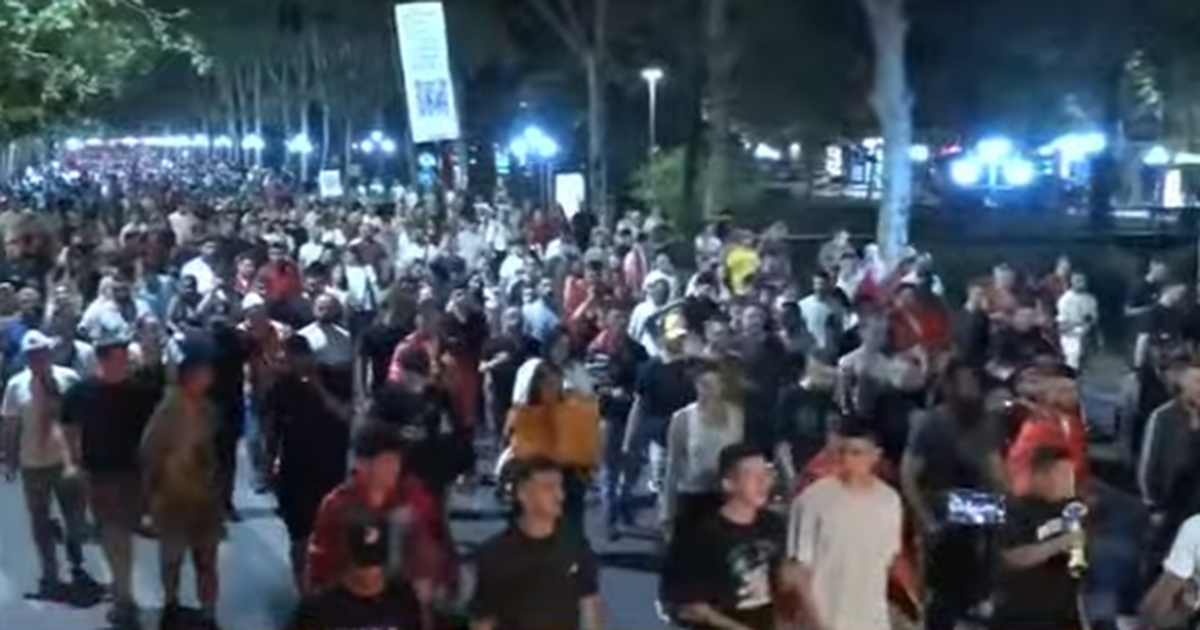 cohuni-nga-kafja-protestuesit-drejt-vasil-shantos-ftojne-qytetaret-t-u-bashkohen