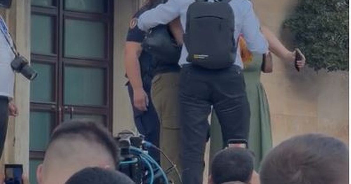 protesta-per-zvernecin-e-reja-tenton-te-hape-deren-e-kryeministrise-nderhyn-policia