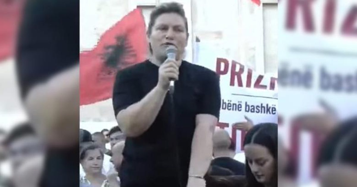 Mamaja e Martin Canit i bashkohet protestës para Kryeministrisë  Duam siguri dhe drejtësi 