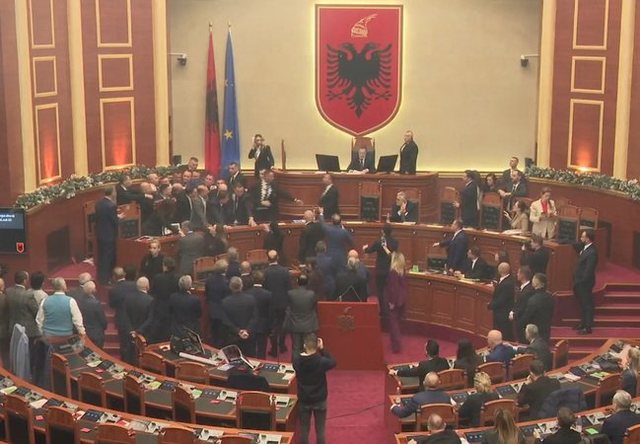 What was not seen in the Assembly? Noka flag soaked with water, the Guard