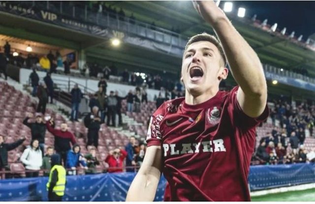 Shitje rekord/ Presidenti konfirmon transferimin e mesfushorit shqiptar