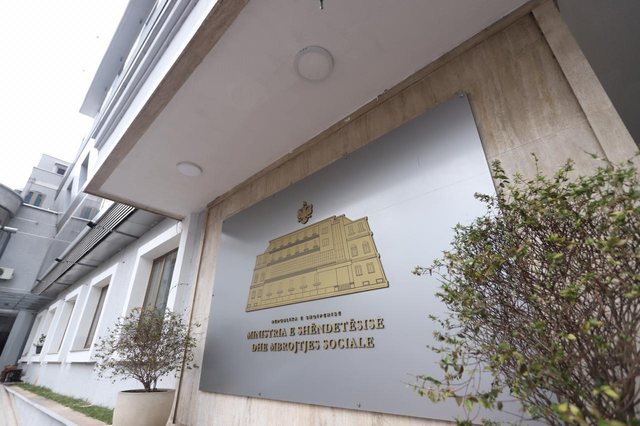 Terapi hormonale n&euml; QSUT? Reagon Ministria e Sh&euml;ndet&euml;sis&euml;: