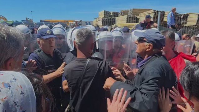 “Ju erdhi fundi hajdutëve!”/ Protesta kundër resortit