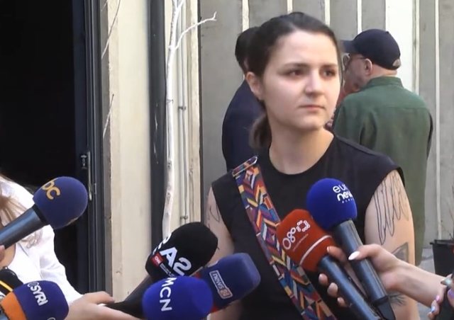 “Edhe pse iku la diçka...”, vajza e Naun Shundit me lot