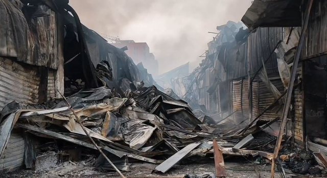 Heavy toll after the fire at "5 Maji", more than 100 warehouses in the