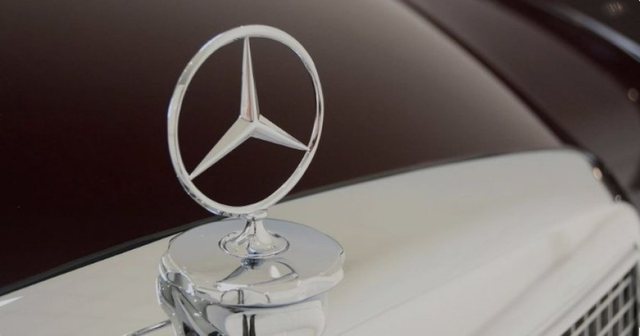 Historia pas logos së Mercedes Benz