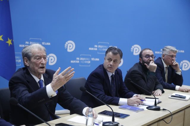 Debate në mbledhjen e Këshillit Kombëtar/ Dritan Burgia largohet