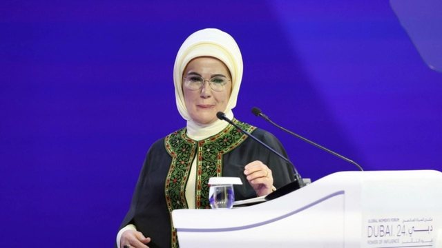 Bashkëshortja e Erdogan i bën thirrje Melani Trump: Dërgojini