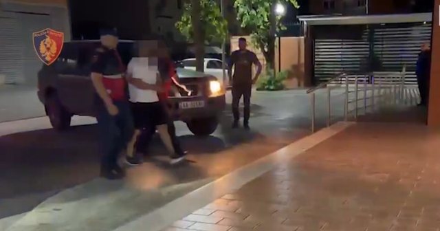 Zyrtarët dhe noterja tjetërsuan pronat në favor të një