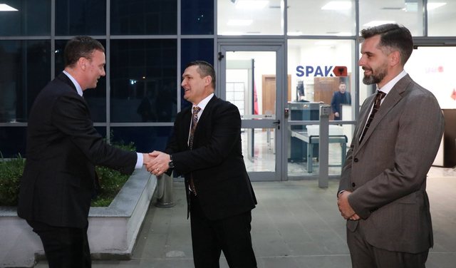 Zyrtari i lartë amerikan vizitë në SPAK, mesazhi pas takimit me