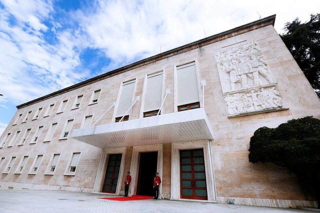 Ndryshime n&euml; qeveri, em&euml;rohet zv/ministri i ri i Mbrojtjes