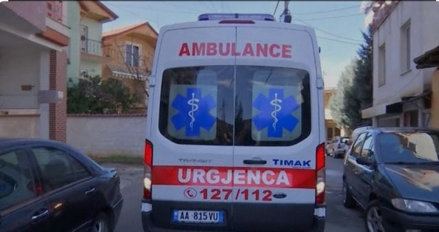 Cars collide head-on in Durrës, drivers injured