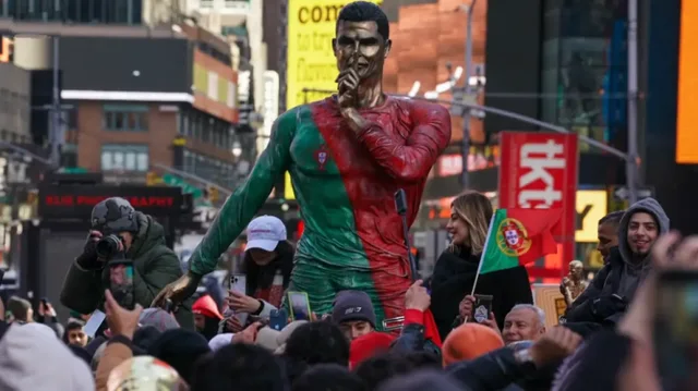 New York feston ditëlindjen e Cristiano Ronaldos me statujën e tij