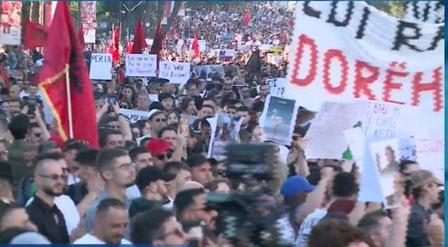 Protesta më e madhe për largimin e Ramës! Qytetarët nisin