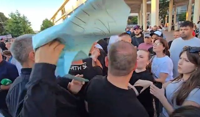 Tensione pas takimit t&euml; Ram&euml;s n&euml; Vlor&euml;, personeli i