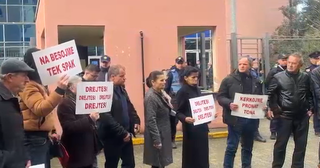 P&euml;rplasjet p&euml;r resortin n&euml; Rrjoll t&euml; Velipoj&euml;s,