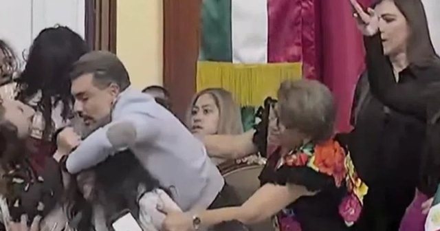 VIDEO/ Shkelja e rregullave nga partia n&euml; pushtet, deputetet meksikane