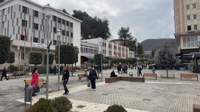 Rruga Elbasan-Qafë Thanë ndan fshatin në 2 pjesë,