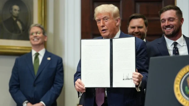 Donald Trump nis hetimet: Mund të vendosim tarifa për mobiljet e